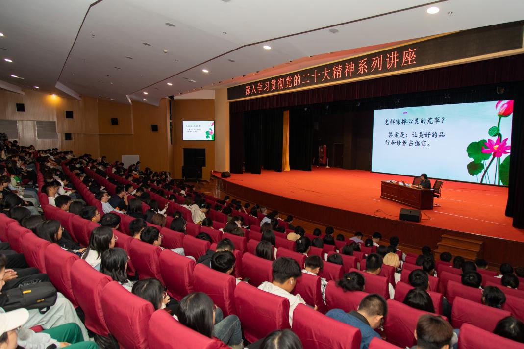 张素娟老师到万象城作学习党的二十大精神专题报告