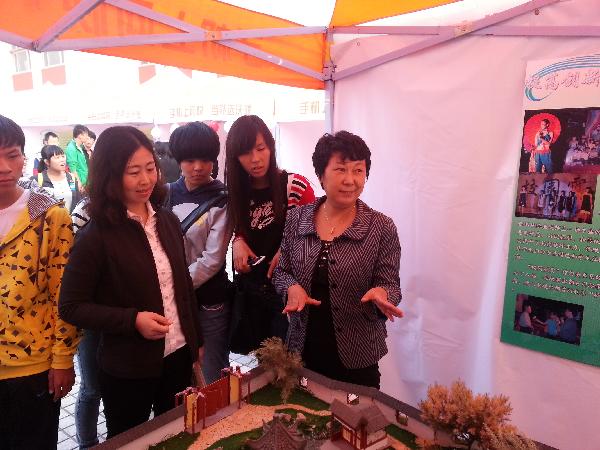 文化广场促学风 励志成材勇追梦——万象城2013级新生文化广场圆满落幕