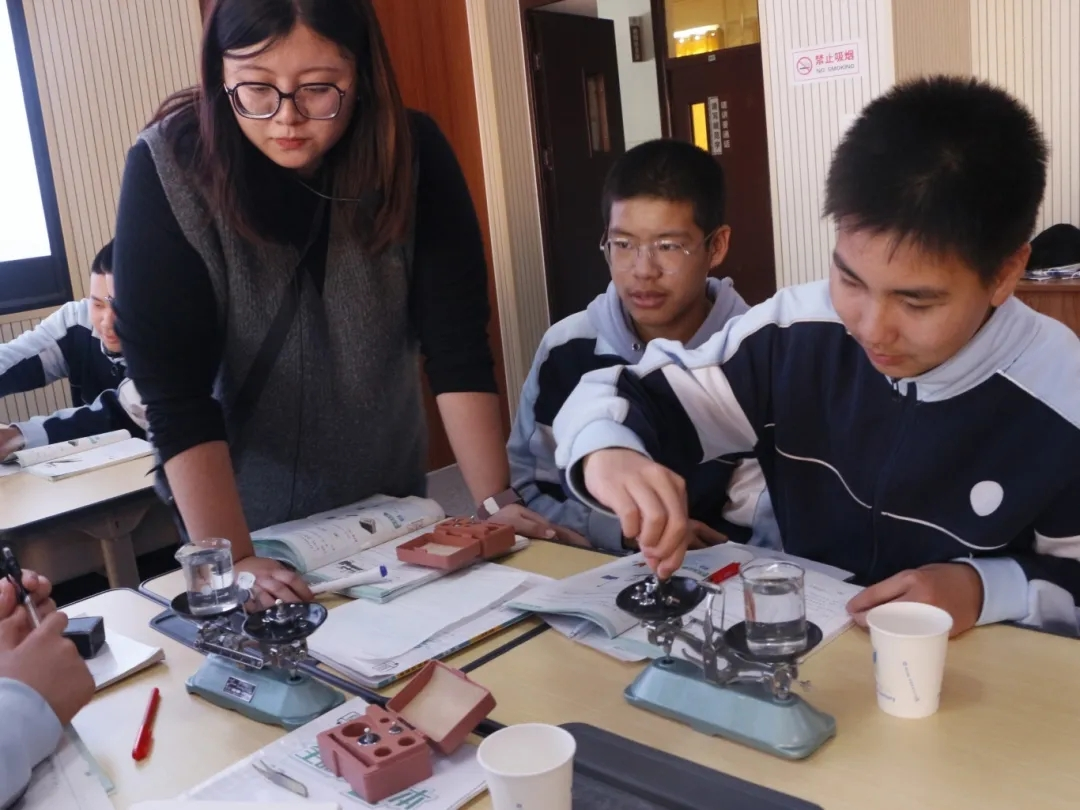 ​良师导航，同栽栋梁之才——万象城物理科学与技术学院2022级物理学学生前往唐山市二十七中进行教育见习