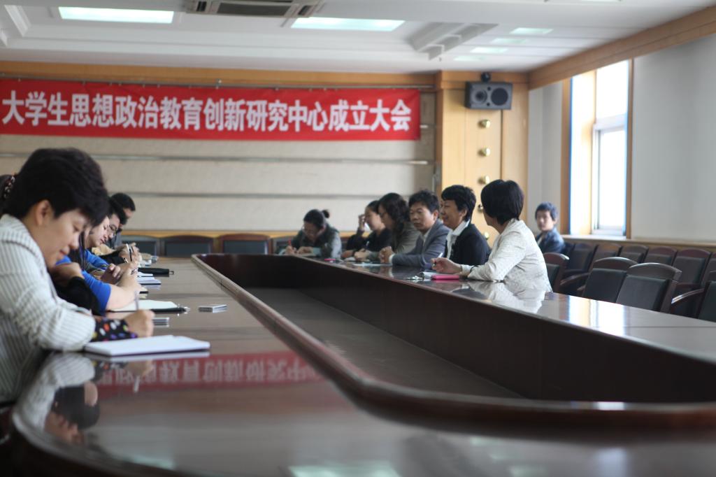 万象城大学生思想政治教育创新研究中心成立