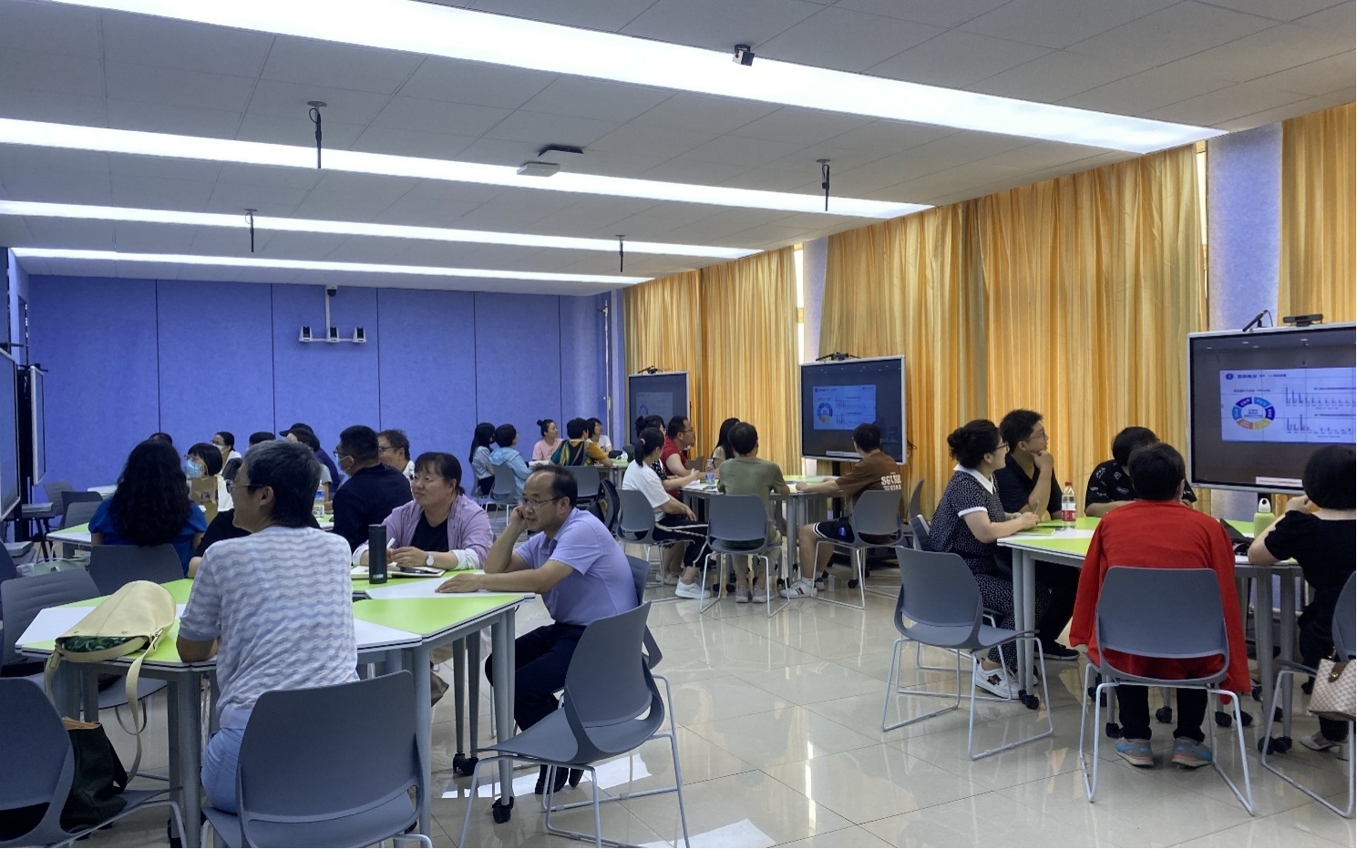 万象城教师参加沈阳师范大学组织的教师教学创新大赛培训