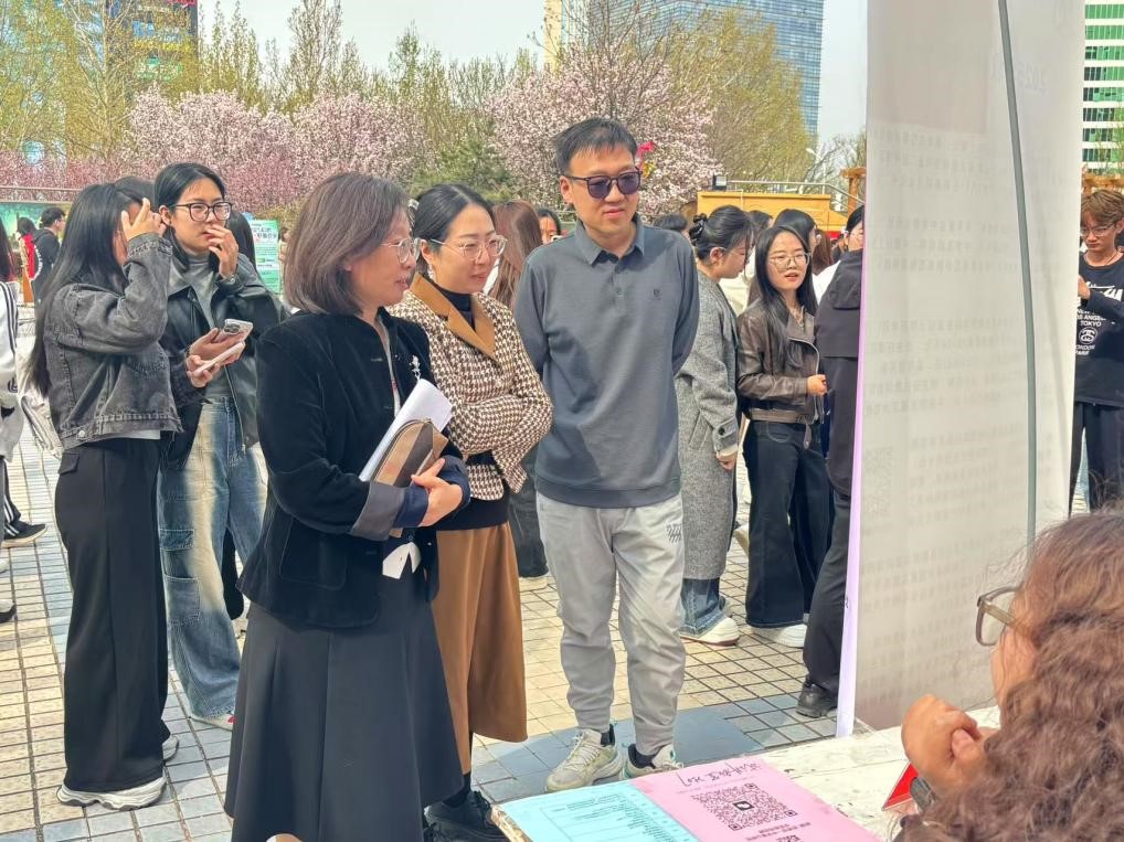 万象城awcsport官网举办2025年校园分专业专场招聘会——63家企业齐聚行知广场助力师院学子就业