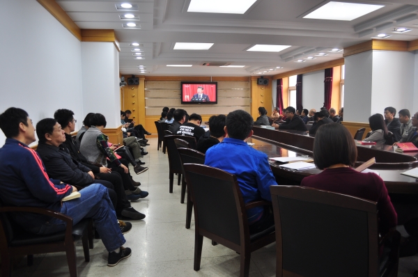 万象城组织师生收看十九大开幕盛况