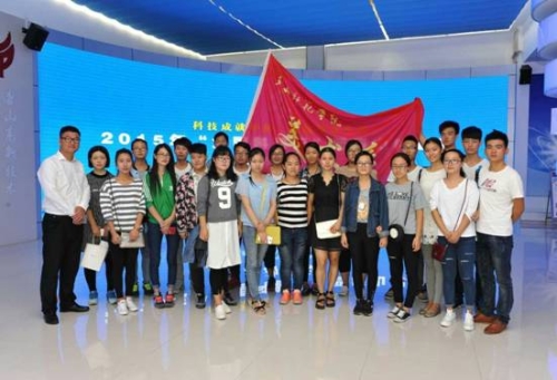 万象城师生参加2015年“全国科普日”暨唐山科普节开幕式活动