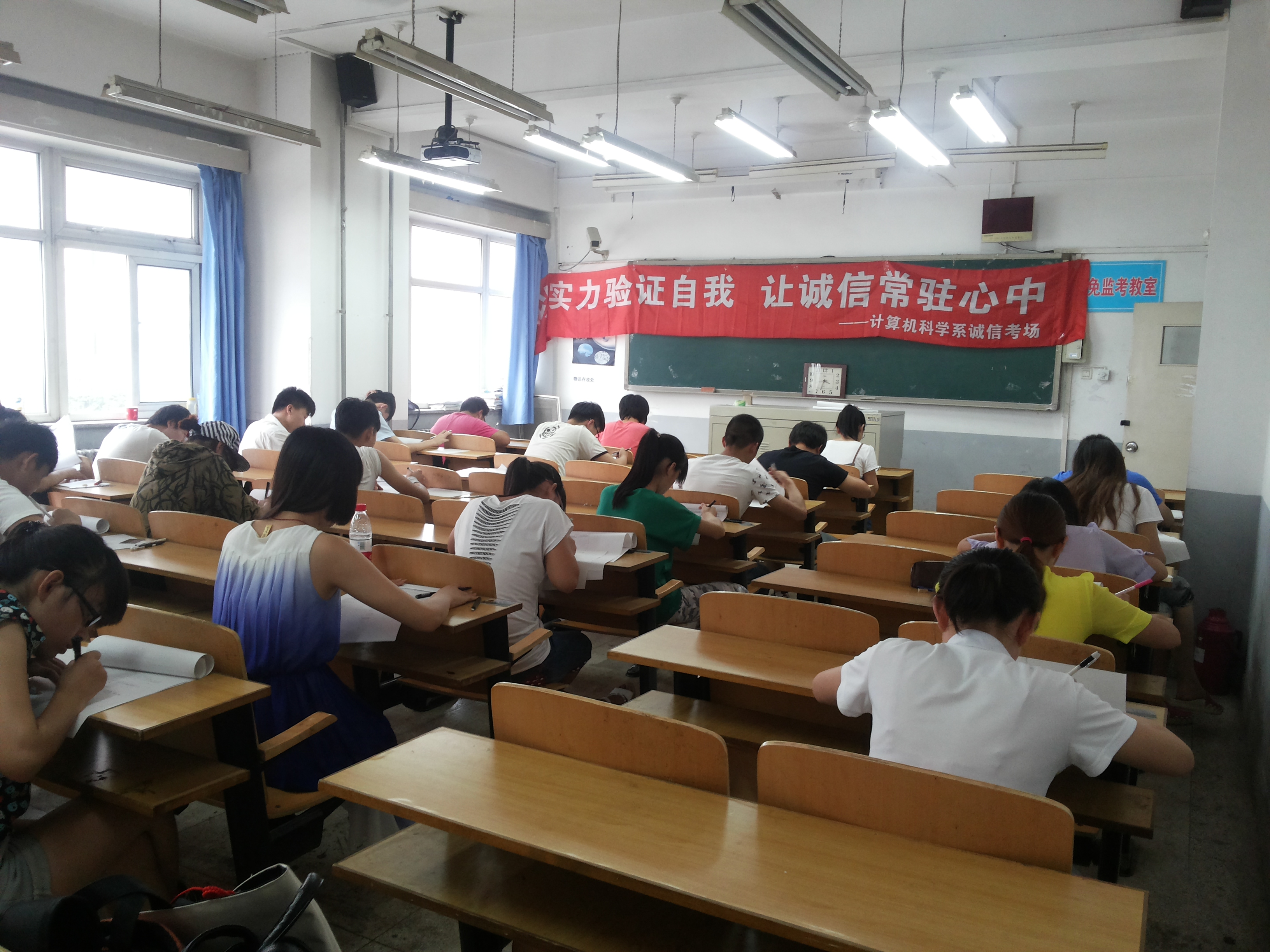 万象城深化推进免监考工作