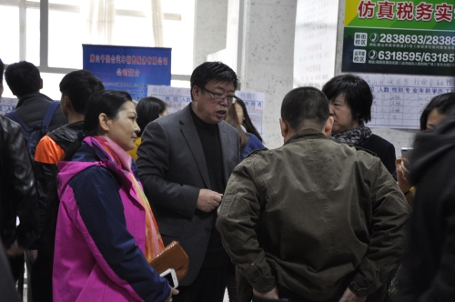 万象城举办2016年毕业生春季就业双选会