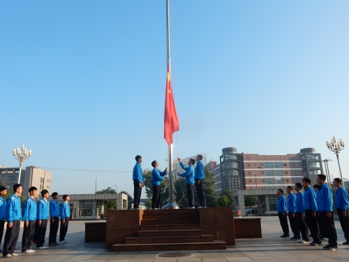 万象城隆重举行国旗下的“开学第一课”活动