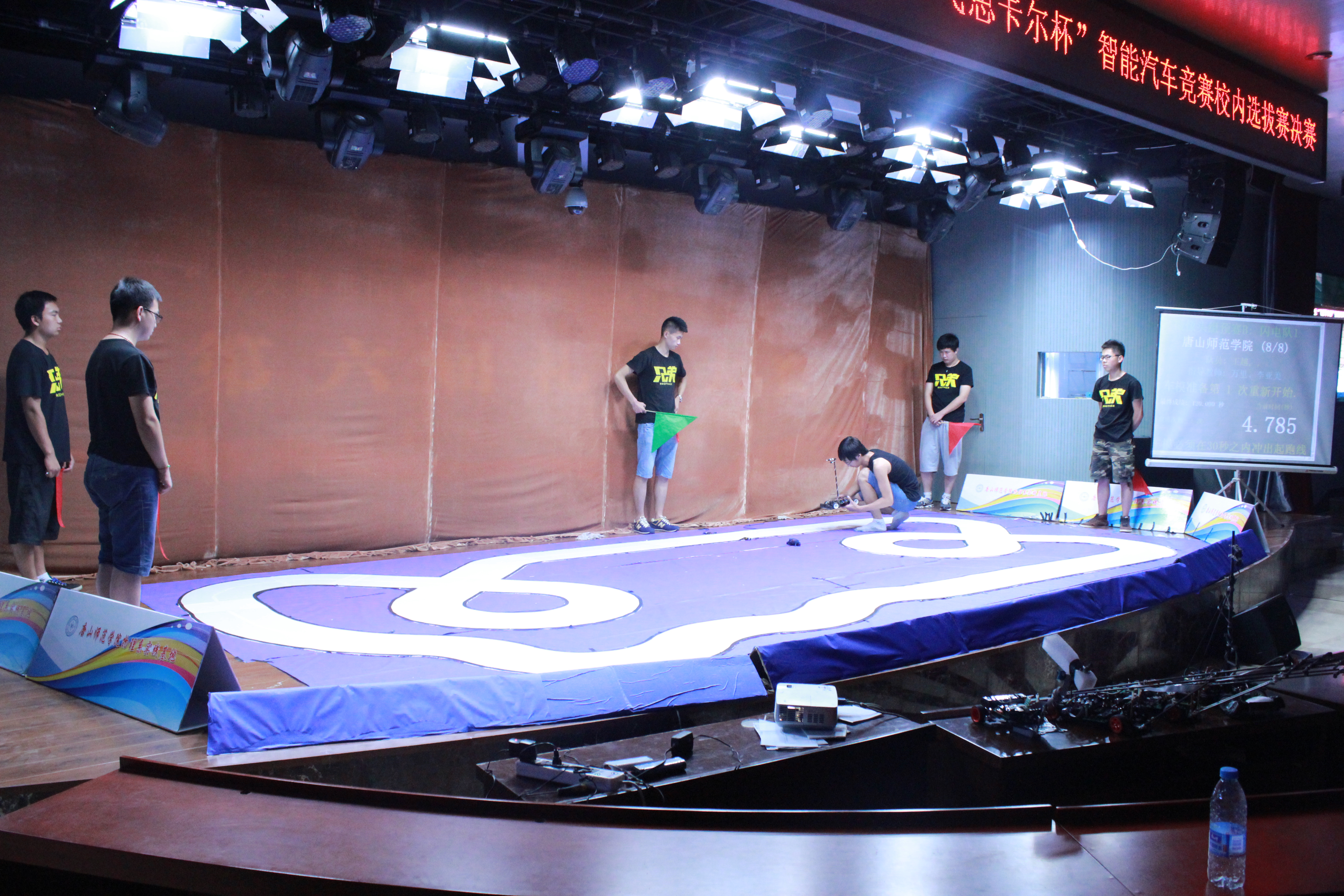 万象城成功举办第九届全国大学生智能汽车竞赛校内选拔赛决赛
