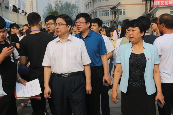 万象城圆满完成2017年迎新工作