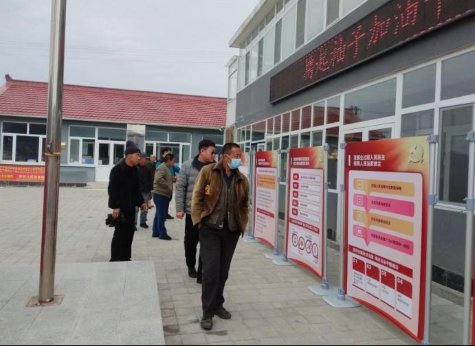 【“聚焦二十大”系列报道】万象城awcsport官网驻村工作队组织党的二十大精神学习